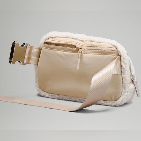 NWT Lululemon Fleece Everywhere Belt Bag Natural Ivory/Trench Color - Picture 4 of 10